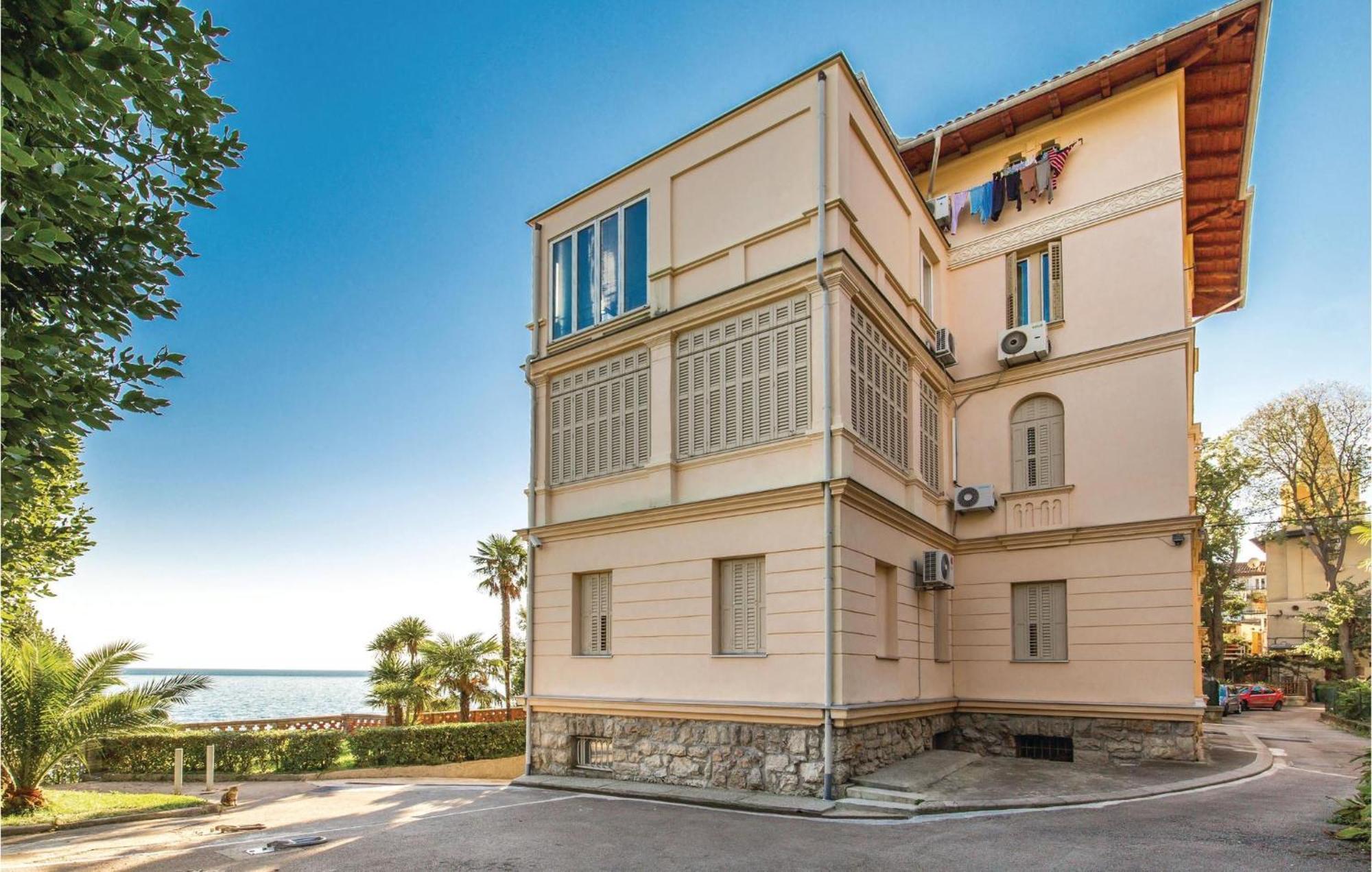 Stunning Apartment In Lovran With Kitchen Exterior foto